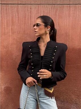 ZARA FITTED BLAZER WITH SHOULDER PADS